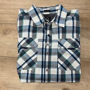 Wrangler All Terrain Gear Blue and Green Plaid Button Down Shirt size large